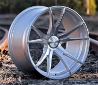 Khan SF06 9,5"X19-5/112 ET49 Semi Forged Silver Polish (850 Kg) - Brukes som bakfelg!